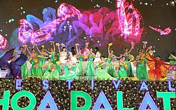 Kết thúc Festival hoa Đà Lạt “cực đỉnh” bằng màn “Vũ hội hoa mùa đông” đầy sống động